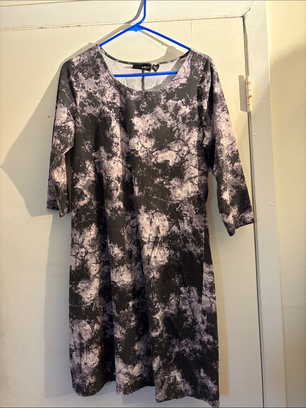 Attitudes by Renee Black & Light Gray Abstract Tie-Dye Midi Dress size M